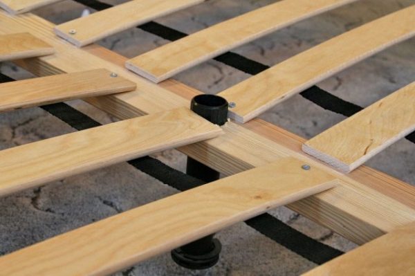 Крепление ламелей к раме саморезами