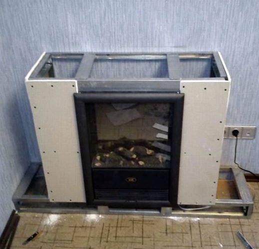 Не уступая оригиналу: декоративный камин своими руками