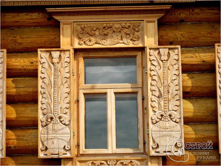 С резным орнаментом С резным орнаментом