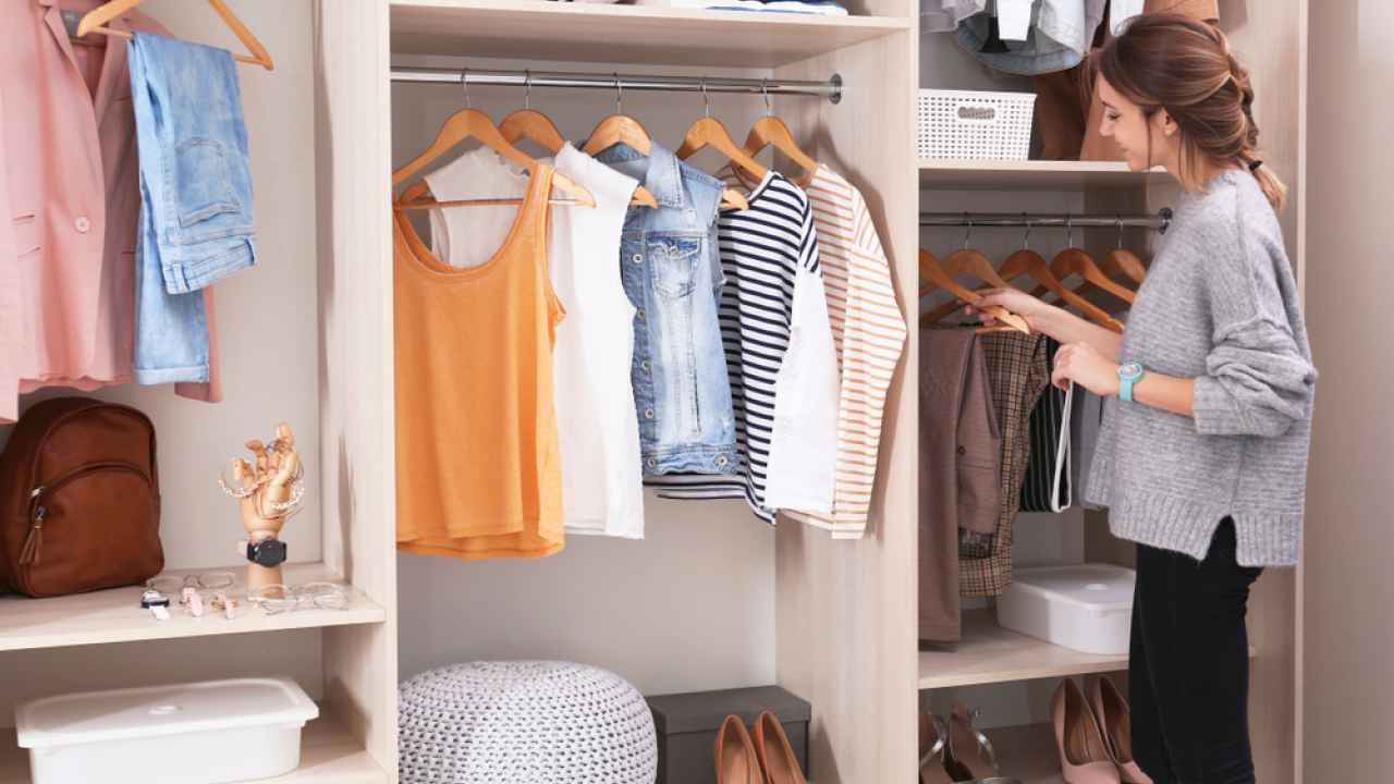 Устраняем запах в шкафу с одеждой: проверенные способы