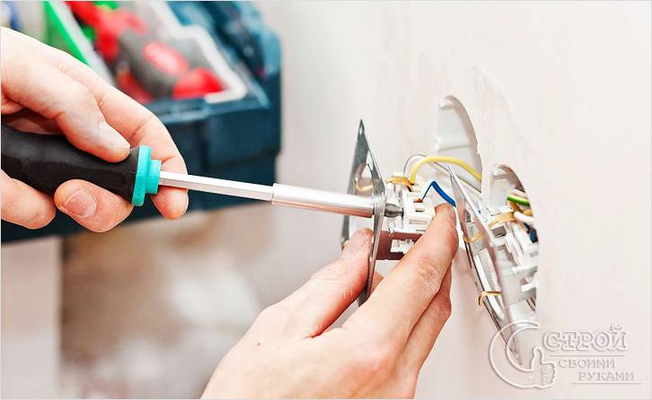 Вытяните розетку вместе с проводами Вытяните розетку вместе с проводами