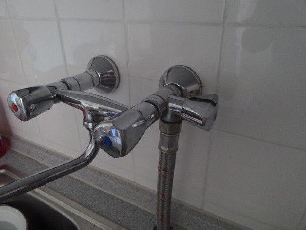 Посудомоечную машину нужно подключать непосредственно к холодной воде