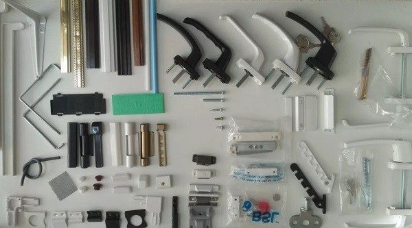 Благодаря широкому ассортименту фурнитуры, можно легко найти замену старой или сломанной детали