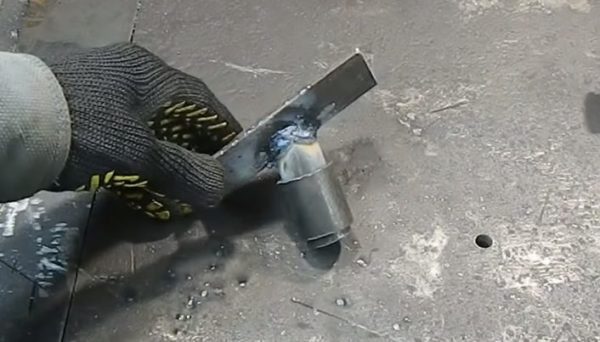 Приварен уголок