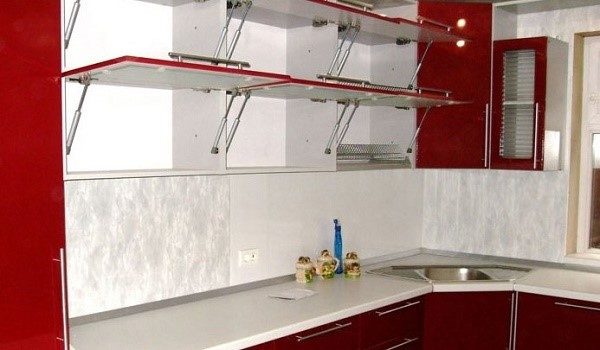 азлифт один из самых удобных подъемных механизмов для оборудования фасадов кухни