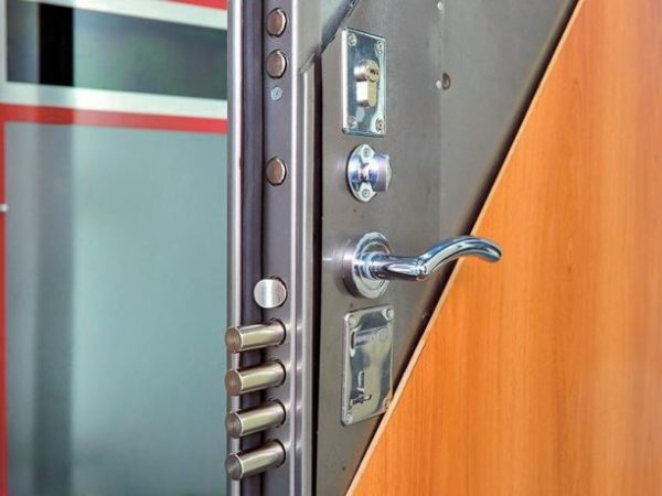 Бронепакет – надежная защита стальной двери