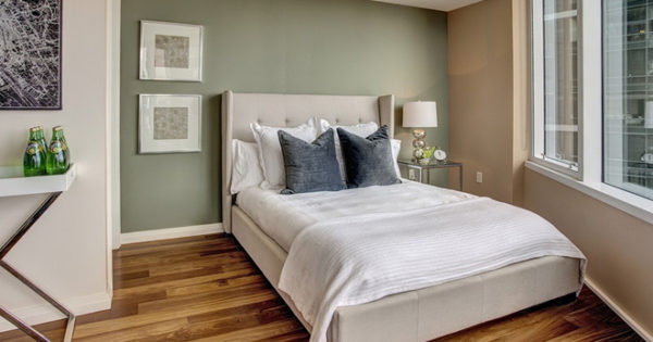 Как правильно поставить кровать в спальне