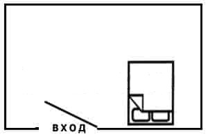 Дверь загораживает обзор человеку, лежащему на кровати