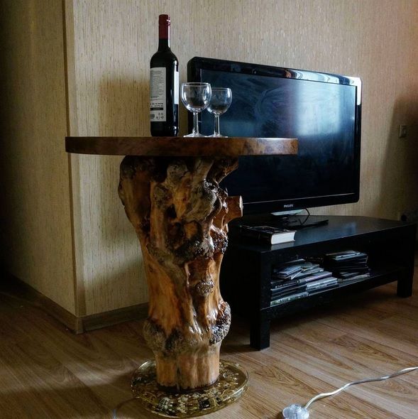 Стол на одной ножке