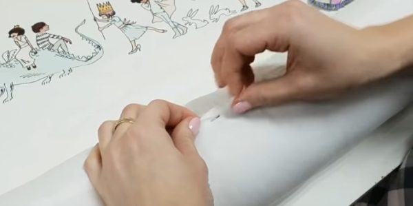 Закалываем отверстие булавками