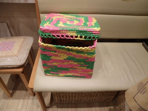 Корзинка из пакетов для мусора 