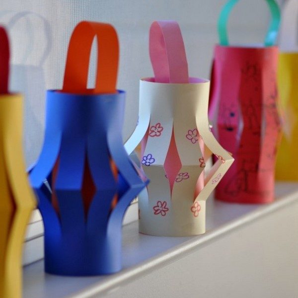 Новогодний бумажный фонарик