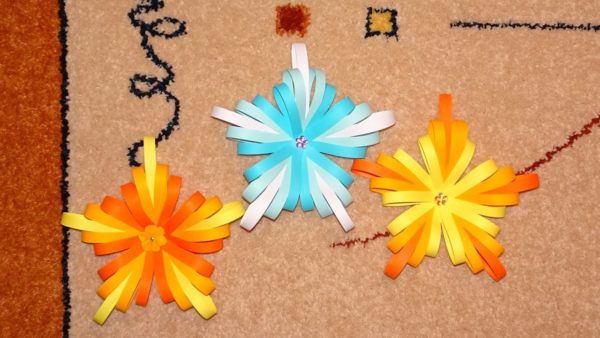 Объемные снежинки из полосок